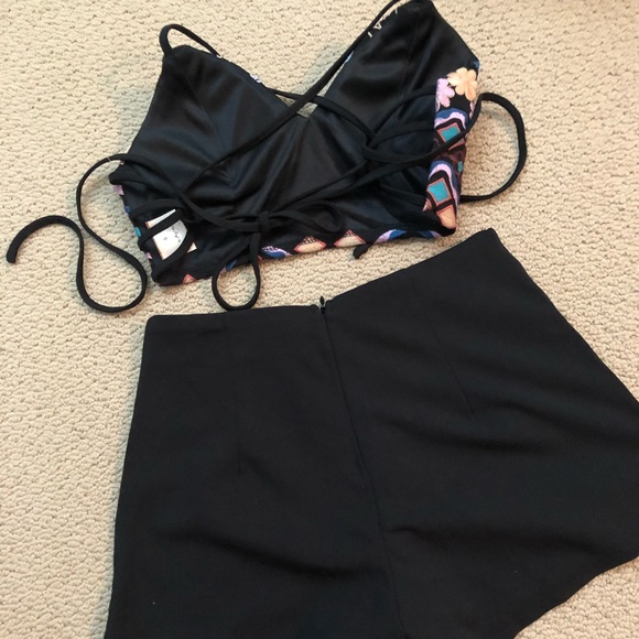 Navy Lf criss cross crop top and shorts set - Picture 2 of 2